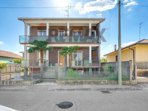 casa indipendente in vendita a Rescaldina in zona Rescalda