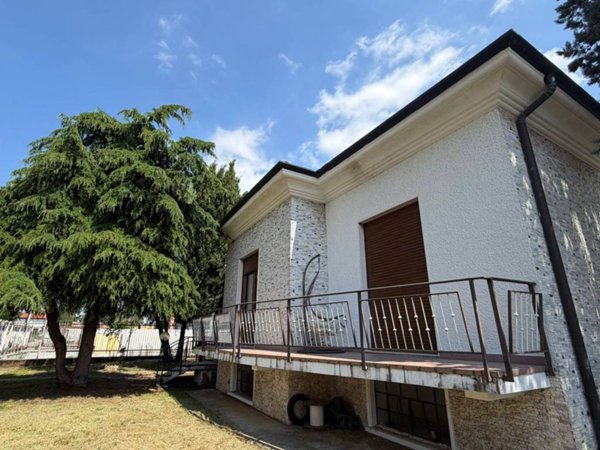 casa indipendente in vendita a Rescaldina