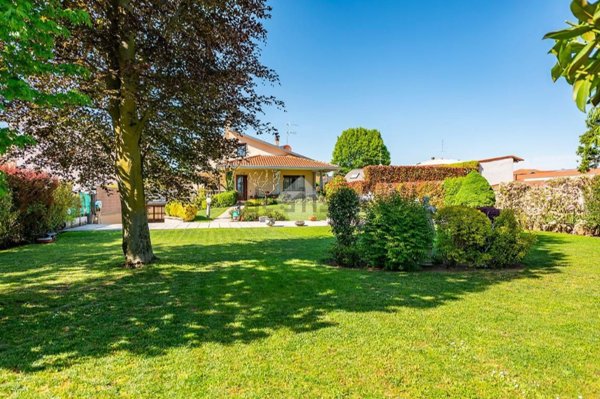 casa indipendente in vendita a Rescaldina