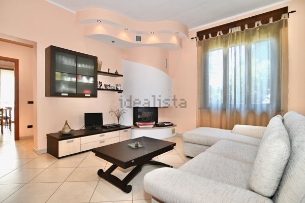 casa indipendente in vendita a Rescaldina in zona Rescalda