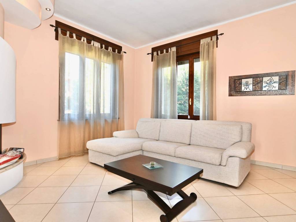 casa indipendente in vendita a Rescaldina in zona Rescalda