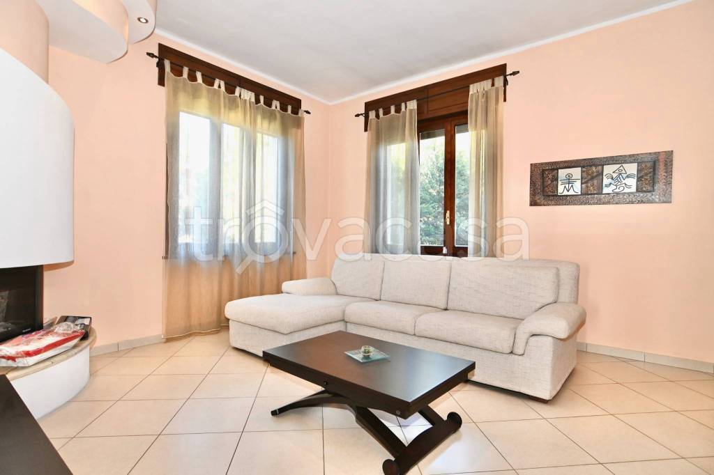 casa indipendente in vendita a Rescaldina in zona Rescalda