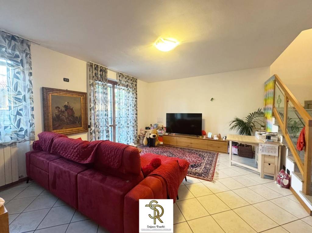 casa indipendente in vendita a Rescaldina in zona Ravello