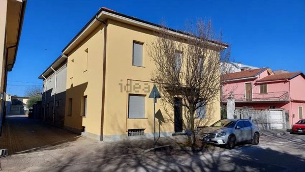 casa indipendente in vendita a Rescaldina