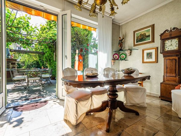casa indipendente in vendita a Rescaldina in zona Ravello
