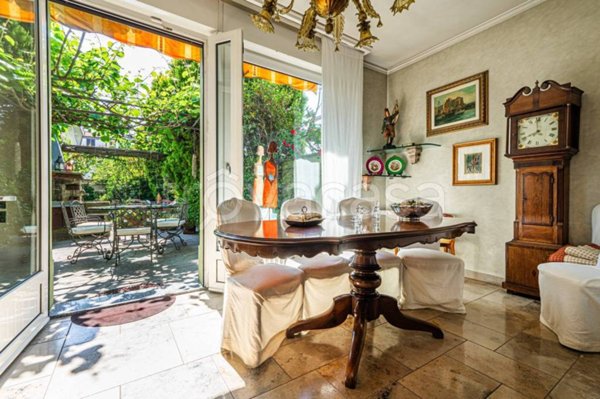 casa indipendente in vendita a Rescaldina in zona Ravello