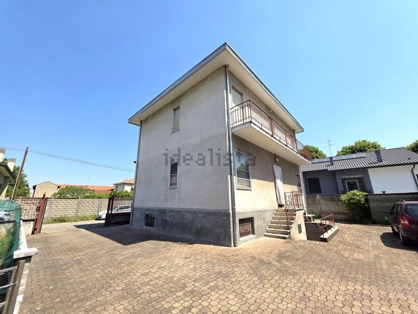 casa indipendente in vendita a Rescaldina