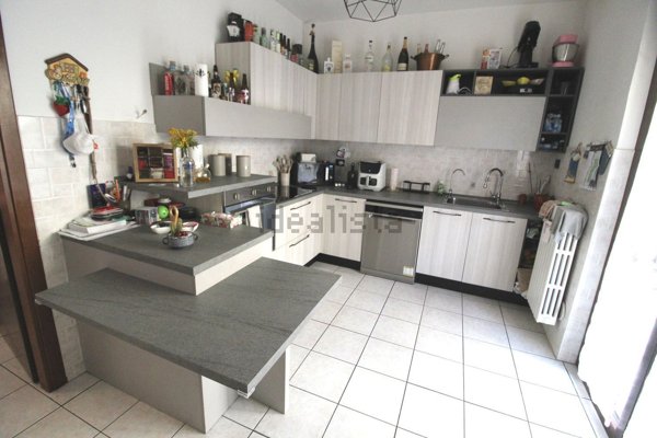casa indipendente in vendita a Rescaldina in zona Rescalda