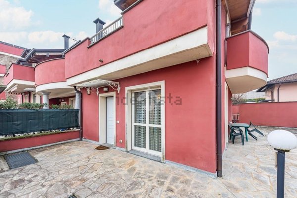 casa indipendente in vendita a Rescaldina