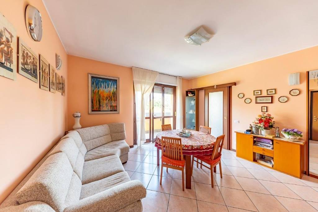 appartamento in vendita a Rescaldina in zona Ravello