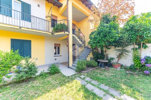 casa indipendente in vendita a Rescaldina in zona Ravello