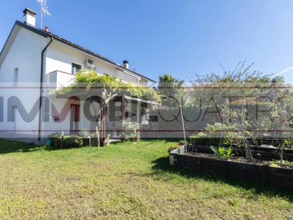 casa indipendente in vendita a Rescaldina