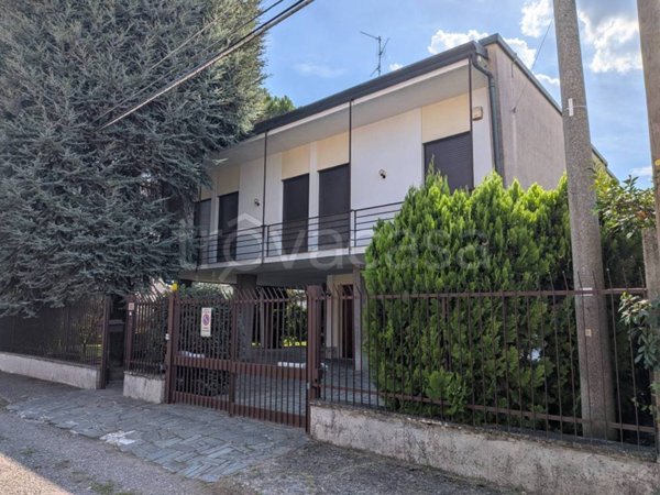 casa indipendente in vendita a Rescaldina
