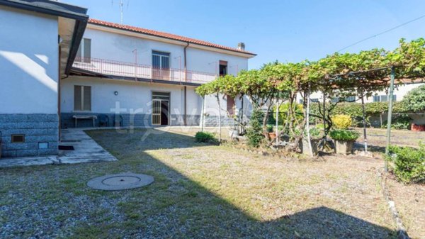 casa indipendente in vendita a Rescaldina in zona Ravello