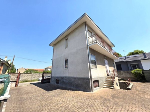 casa indipendente in vendita a Rescaldina in zona Rescalda