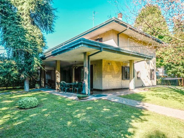 casa indipendente in vendita a Rescaldina in zona Rescalda
