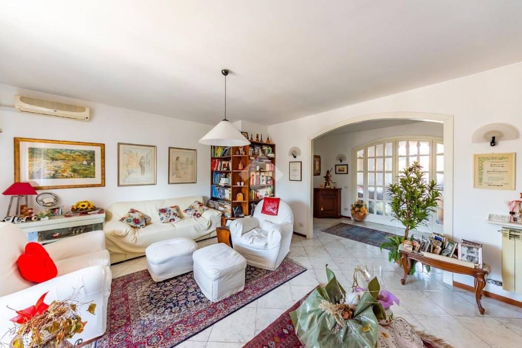 appartamento in vendita a Rescaldina in zona Ravello