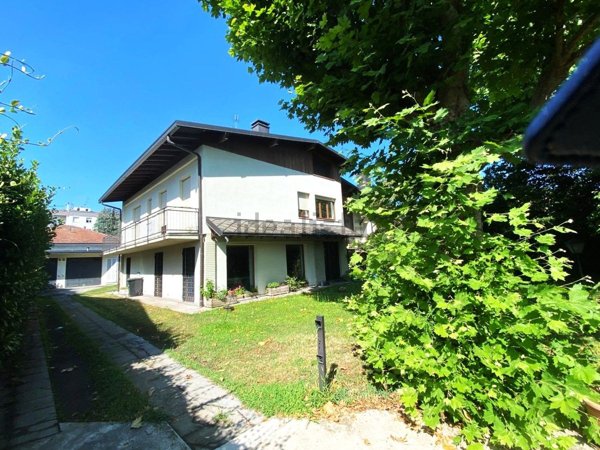 casa indipendente in vendita a Rescaldina in zona Ravello
