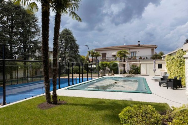 casa indipendente in vendita a Rescaldina in zona Rescalda