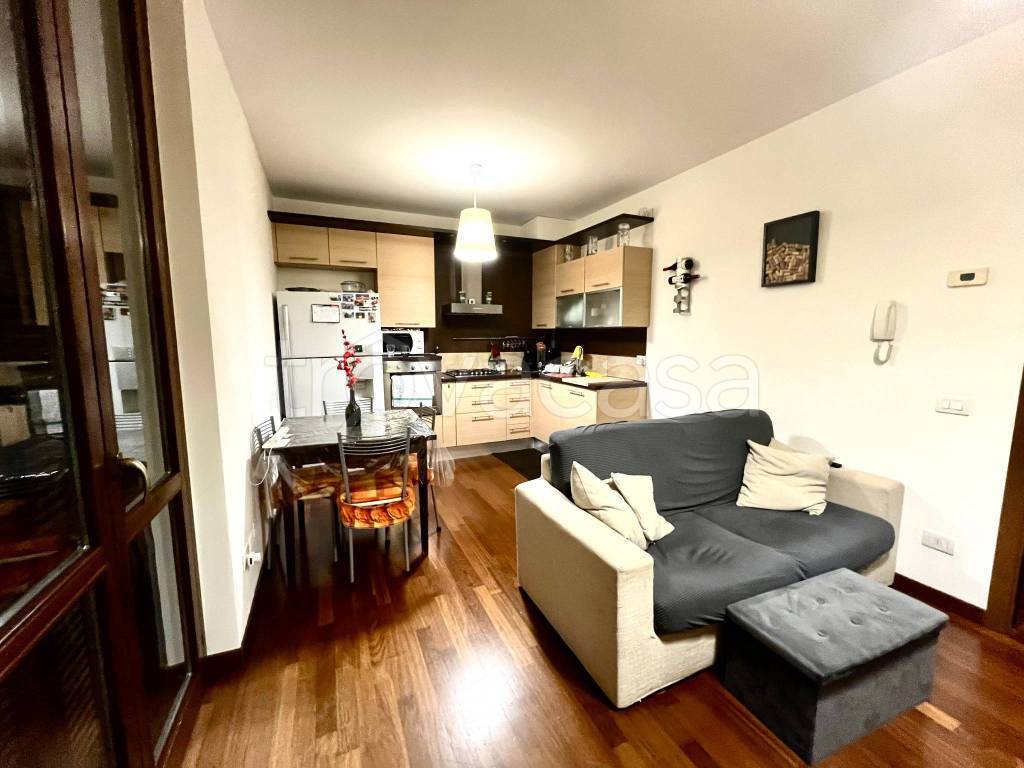 appartamento in vendita a Rho in zona Terrazzano