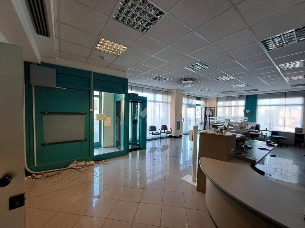 negozio in vendita a Rho