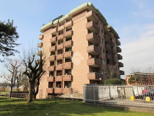 appartamento in vendita a Rho in zona Mazzo