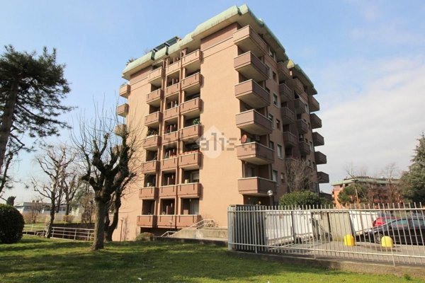 appartamento in vendita a Rho in zona Mazzo