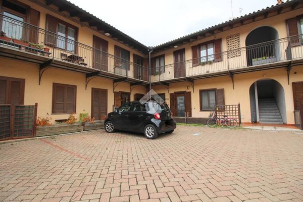 appartamento in vendita a Rho in zona Mazzo