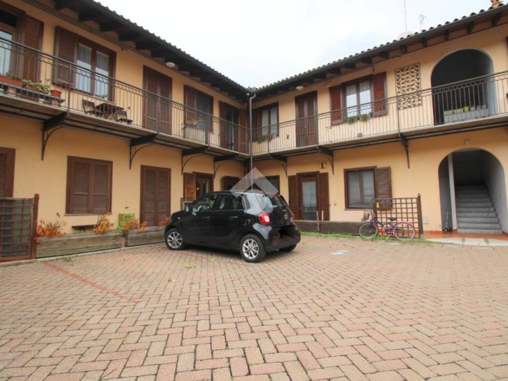 appartamento in vendita a Rho in zona Mazzo