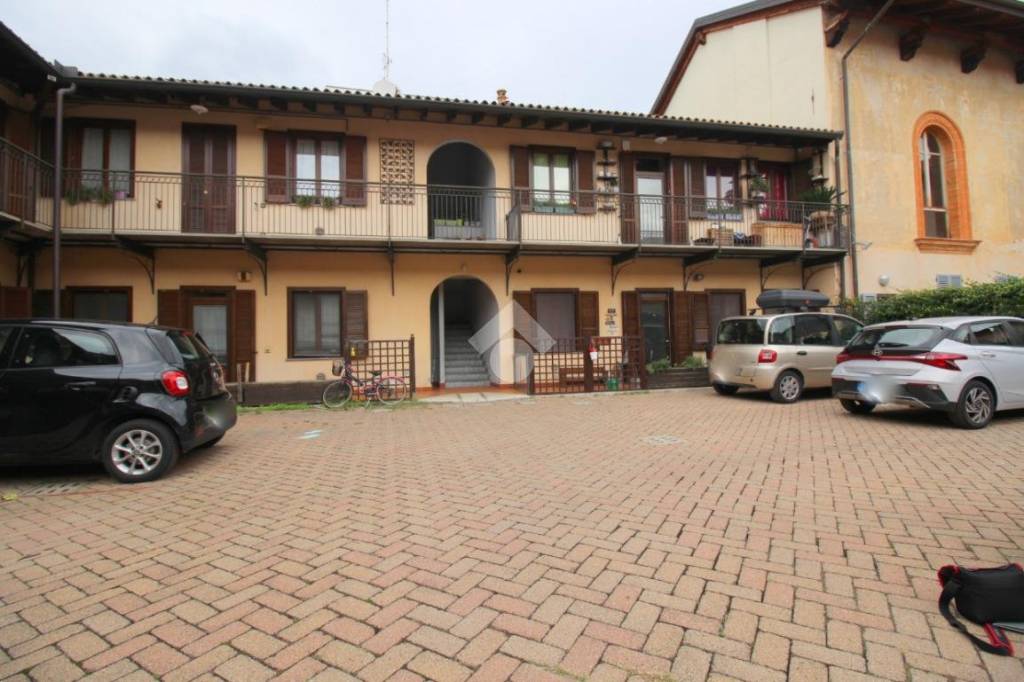 appartamento in vendita a Rho in zona Mazzo