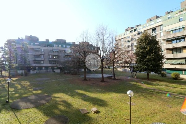 negozio in vendita a Rho