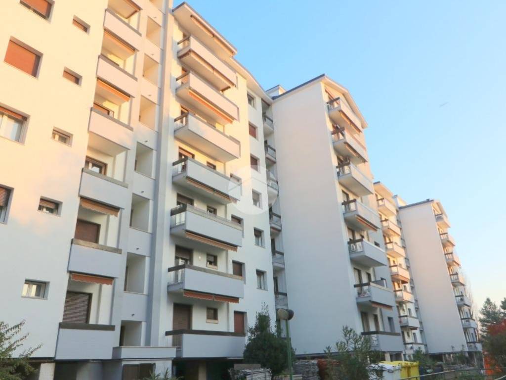 appartamento in vendita a Rho in zona Castellazzo