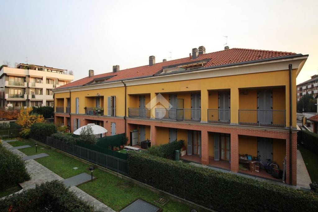 appartamento in vendita a Rho in zona Mazzo