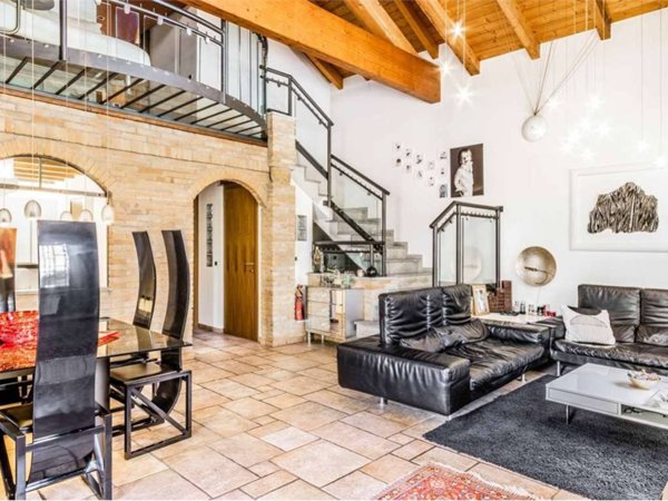 casa indipendente in vendita a Rho in zona Lucernate