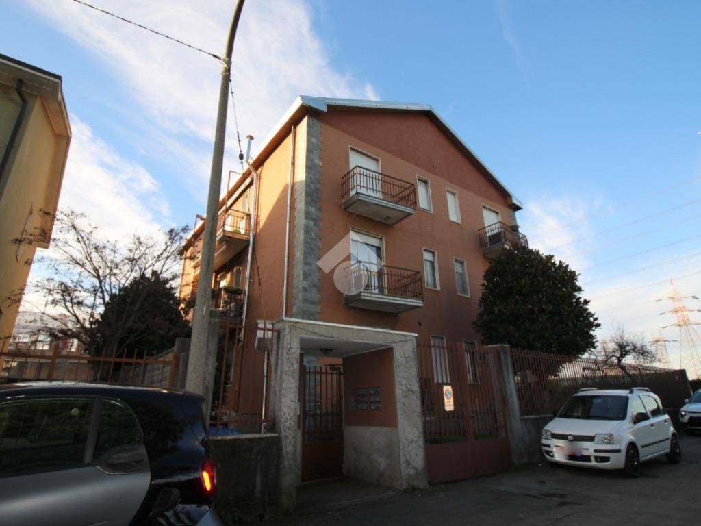 appartamento in vendita a Rho in zona Terrazzano