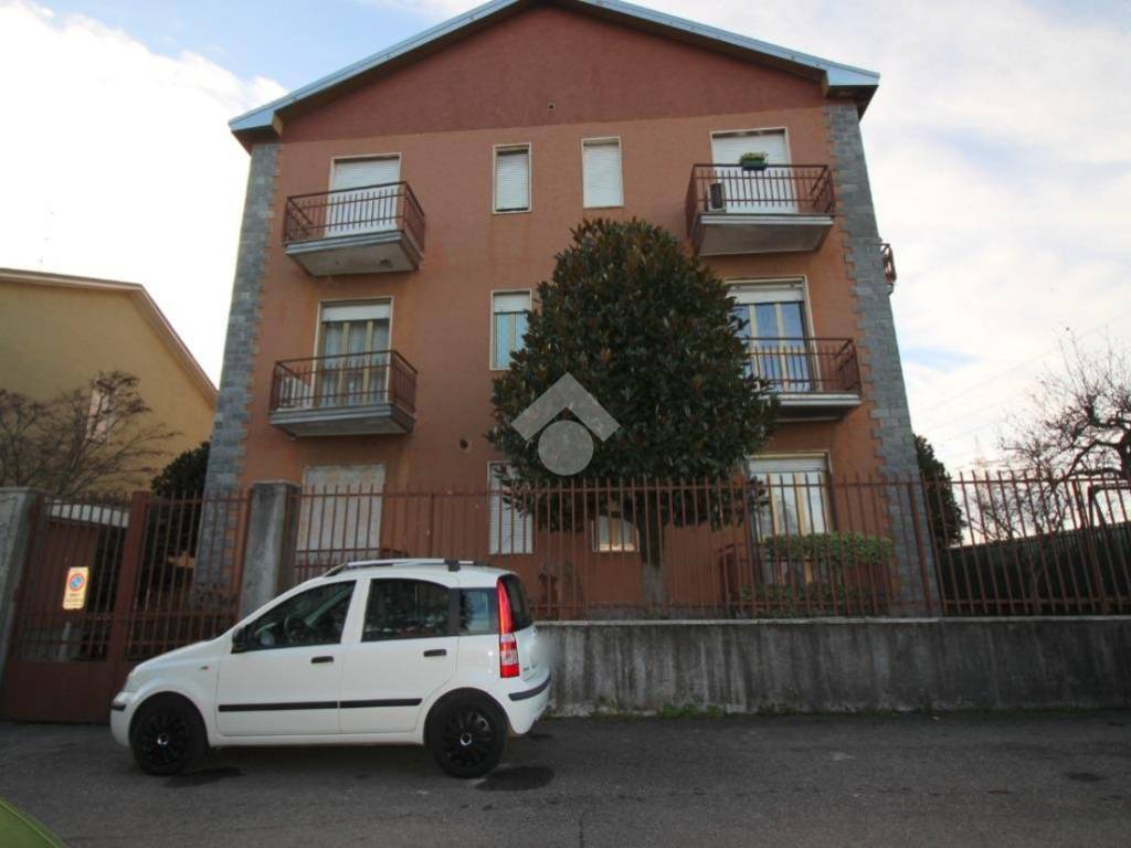appartamento in vendita a Rho in zona Terrazzano