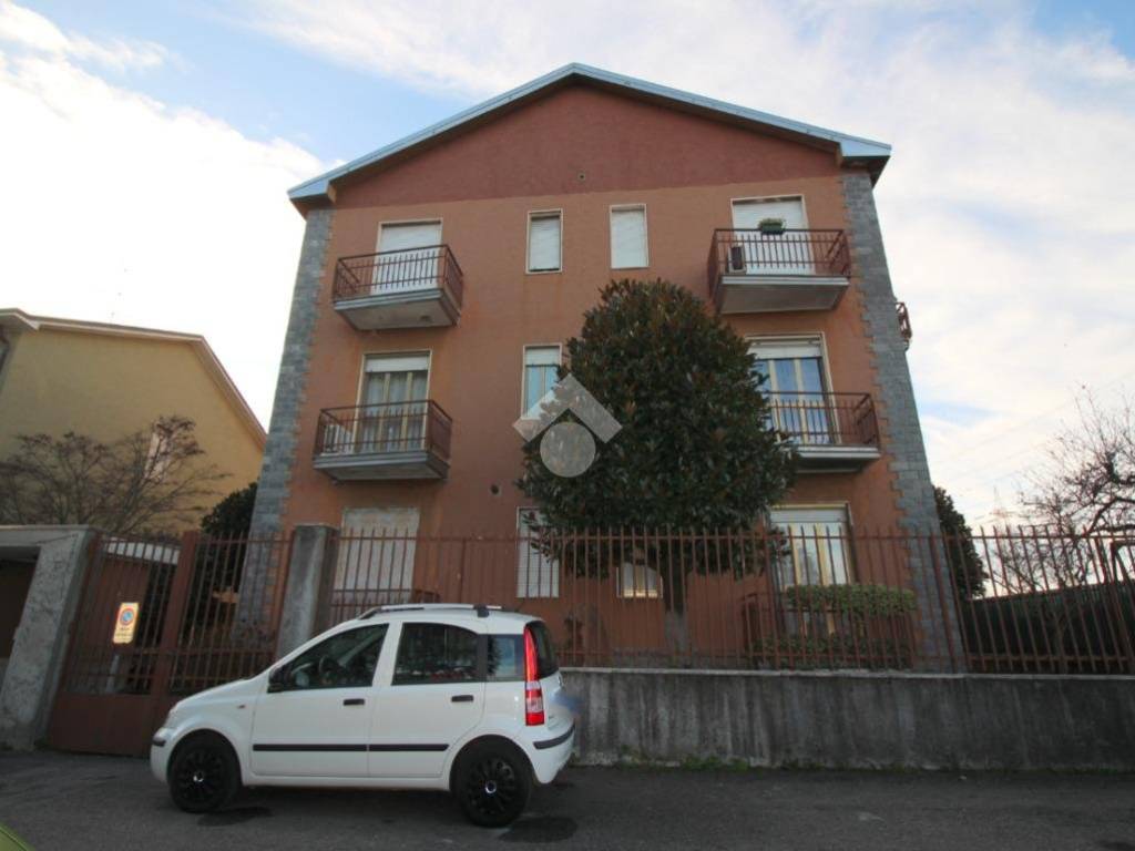 appartamento in vendita a Rho in zona Terrazzano