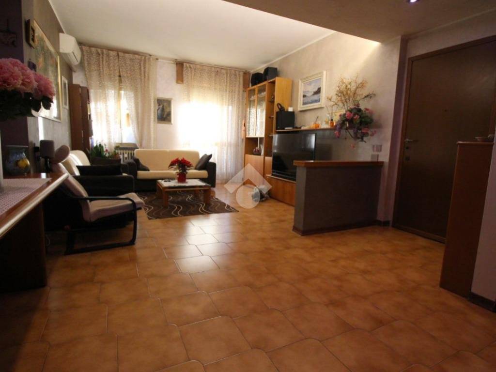 appartamento in vendita a Rho in zona Terrazzano