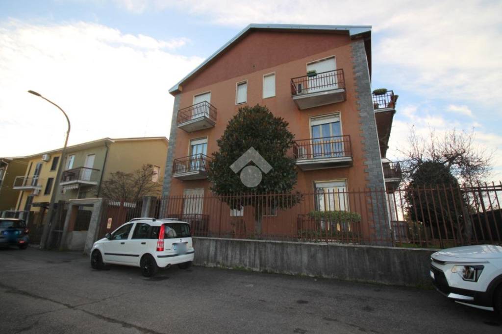 appartamento in vendita a Rho in zona Terrazzano