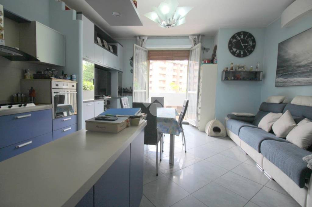 appartamento in vendita a Rho in zona Mazzo