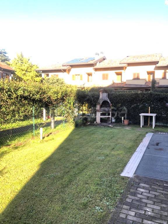 appartamento in vendita a Rho in zona Lucernate