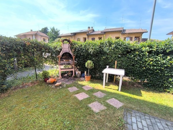 appartamento in vendita a Rho in zona Lucernate
