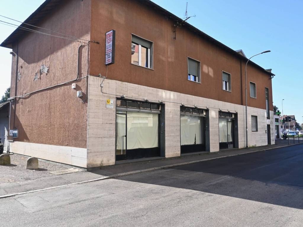 intera palazzina in vendita a Rho in zona Ghisolfa