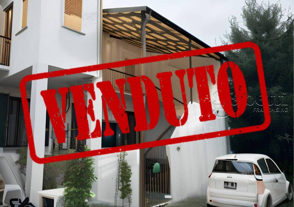 appartamento in vendita a Rho in zona Lucernate