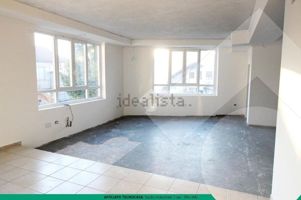 locale commerciale in vendita a Rho