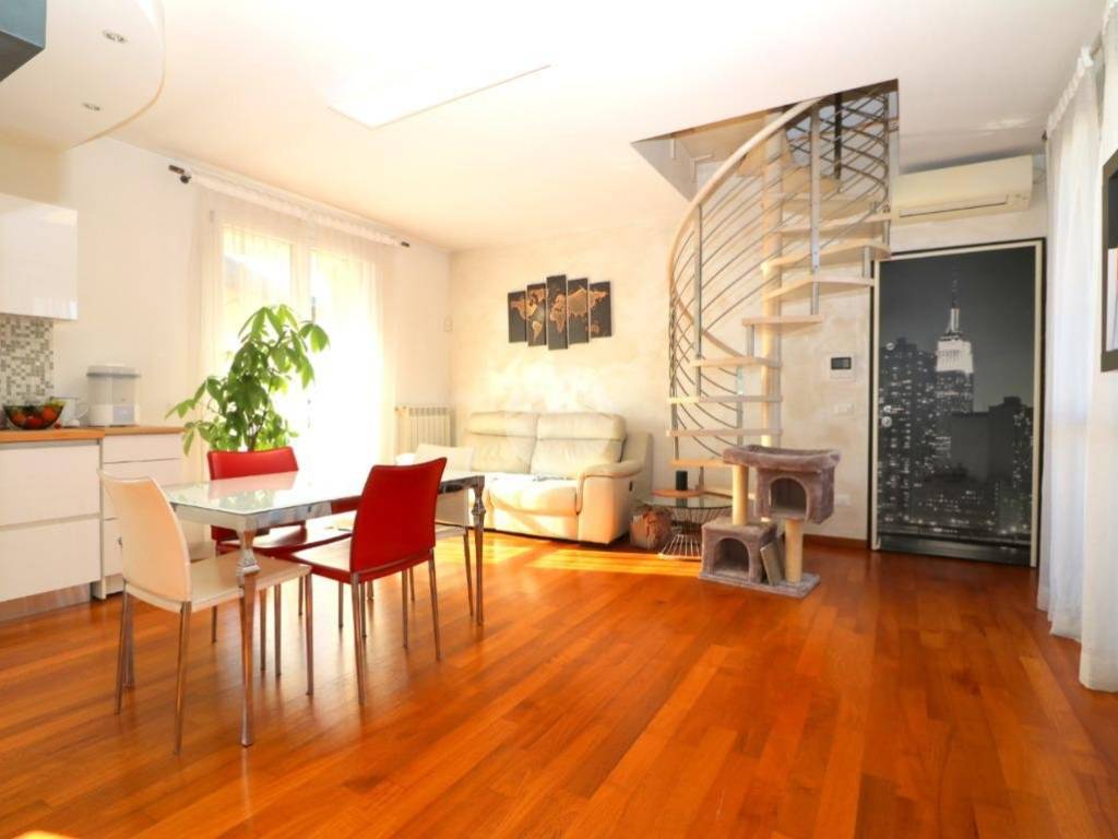 appartamento in vendita a Rho in zona Lucernate
