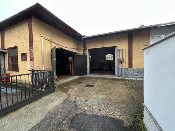 locale commerciale in vendita a Rho