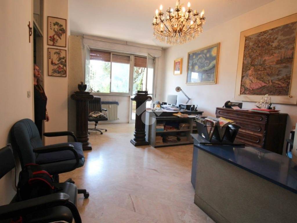 appartamento in vendita a Rho in zona Mazzo