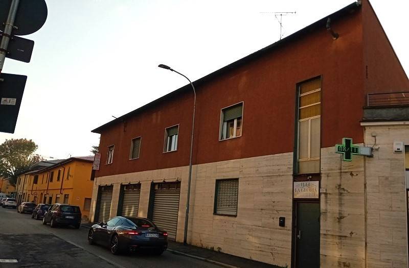 appartamento in vendita a Rho in zona Ghisolfa