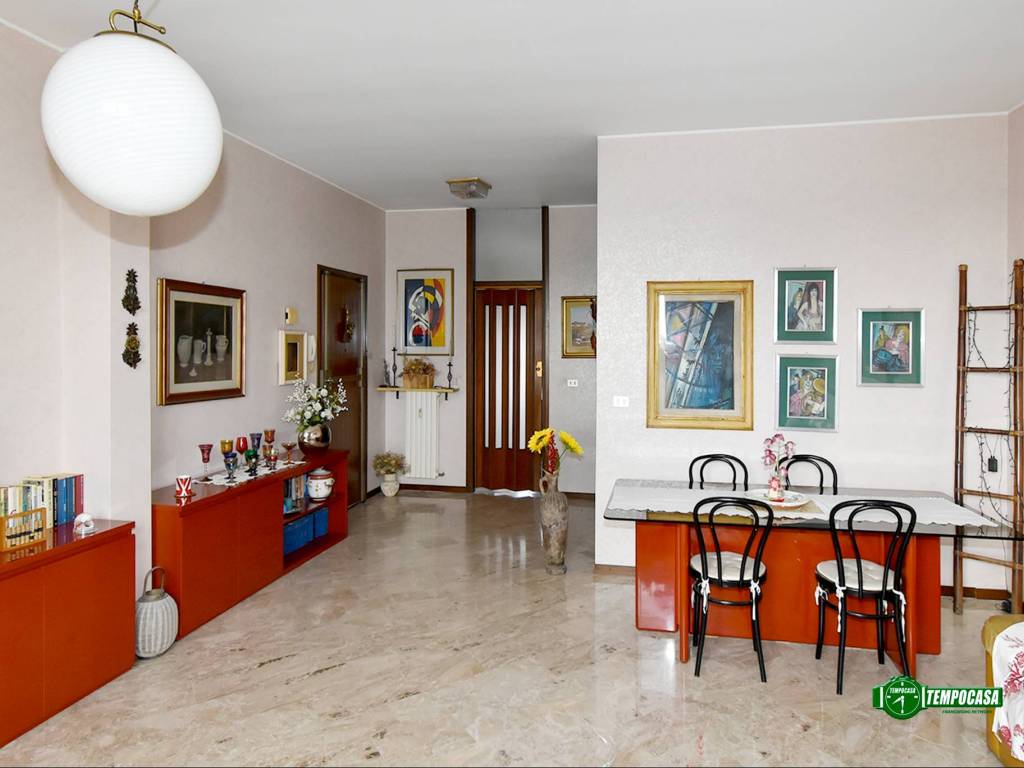 appartamento in vendita a Rho in zona Mazzo
